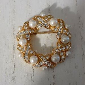 Vintage Napier Gold-toned Rhinestone Faux Pearl Wreath Brooch